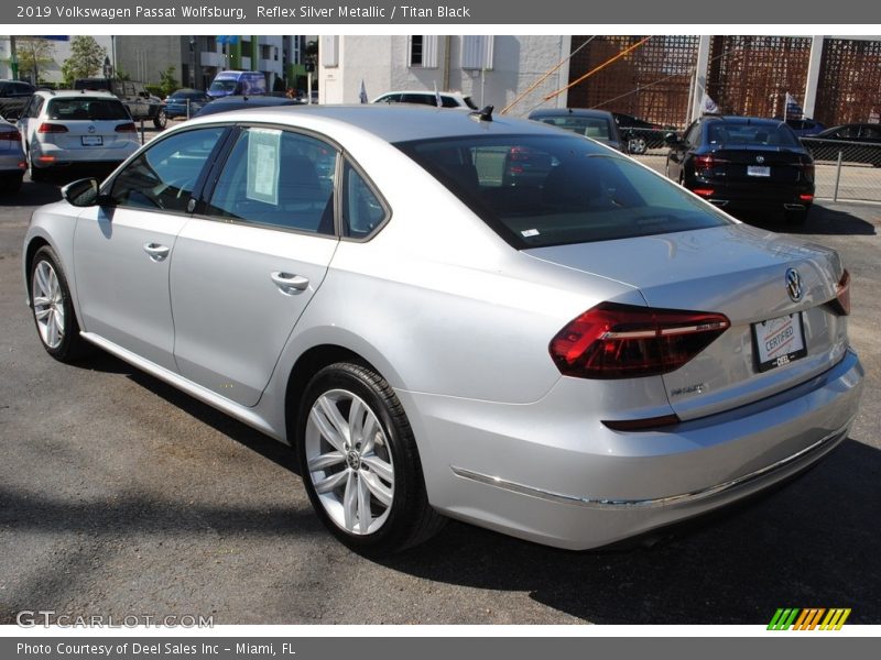 Reflex Silver Metallic / Titan Black 2019 Volkswagen Passat Wolfsburg