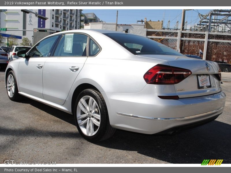 Reflex Silver Metallic / Titan Black 2019 Volkswagen Passat Wolfsburg