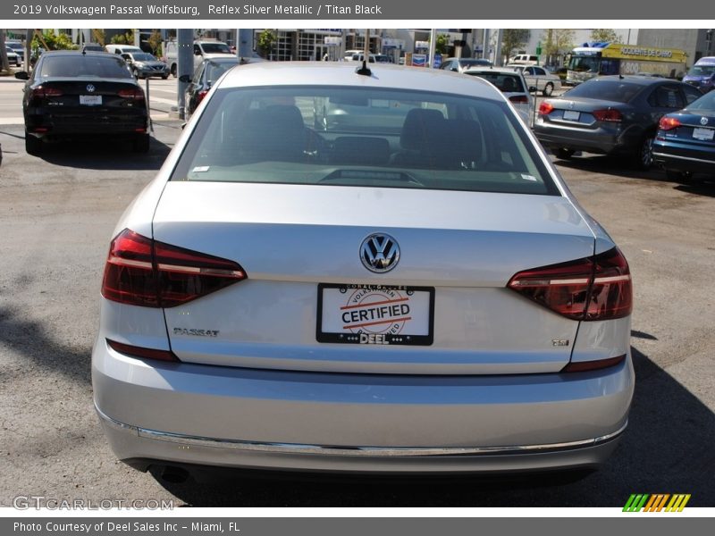 Reflex Silver Metallic / Titan Black 2019 Volkswagen Passat Wolfsburg