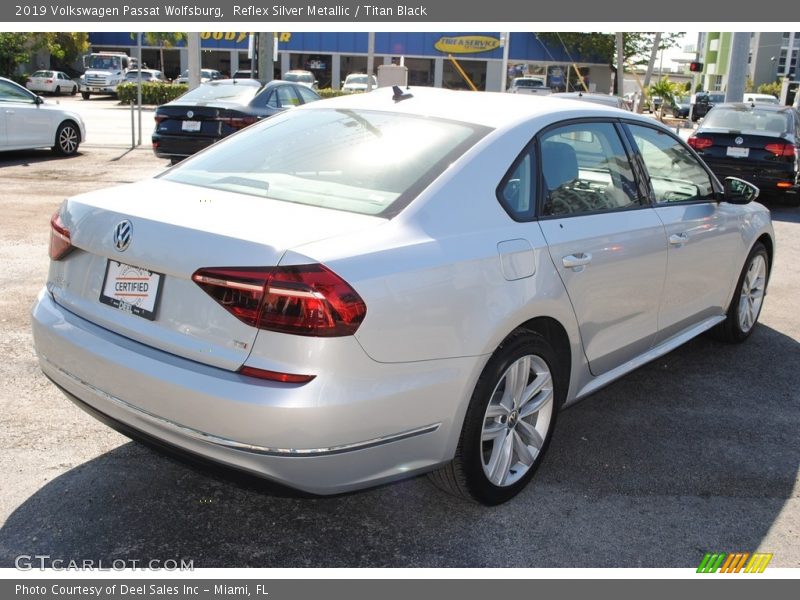Reflex Silver Metallic / Titan Black 2019 Volkswagen Passat Wolfsburg