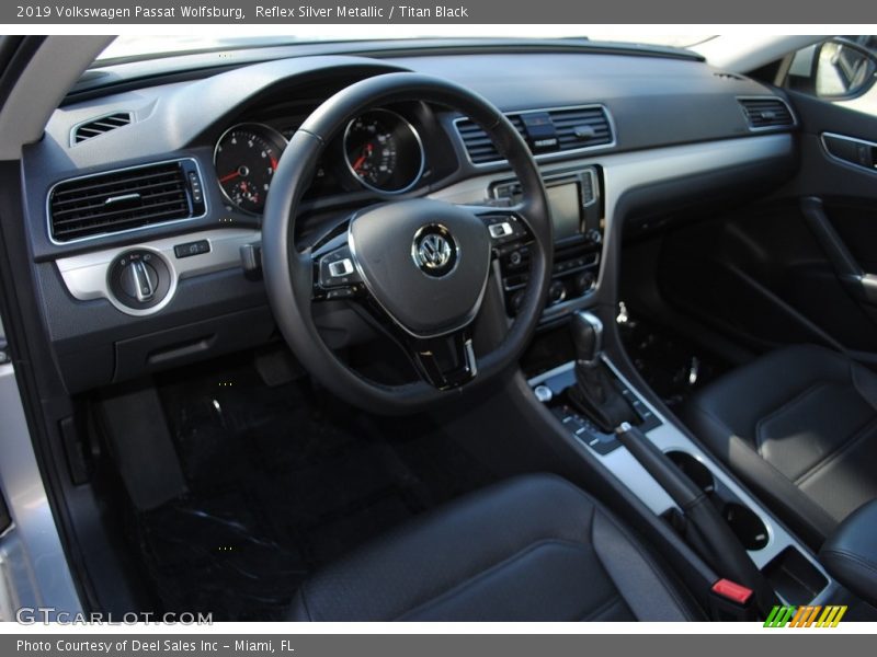 Reflex Silver Metallic / Titan Black 2019 Volkswagen Passat Wolfsburg