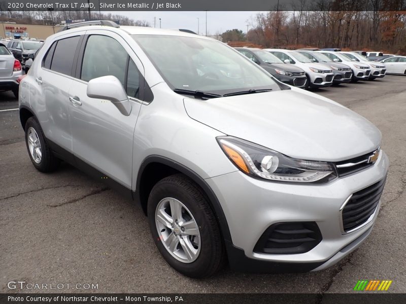 Front 3/4 View of 2020 Trax LT AWD