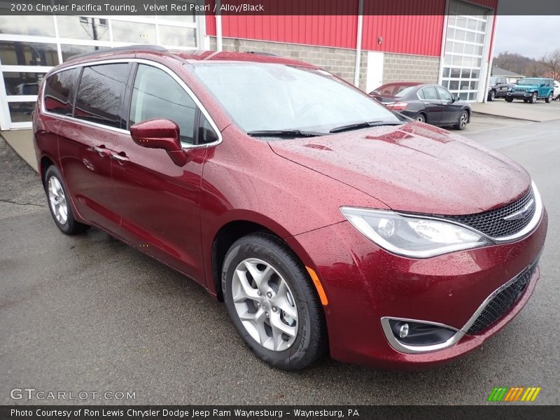 Front 3/4 View of 2020 Pacifica Touring