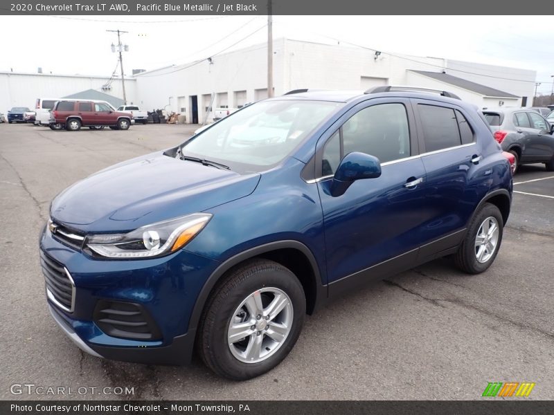 Front 3/4 View of 2020 Trax LT AWD