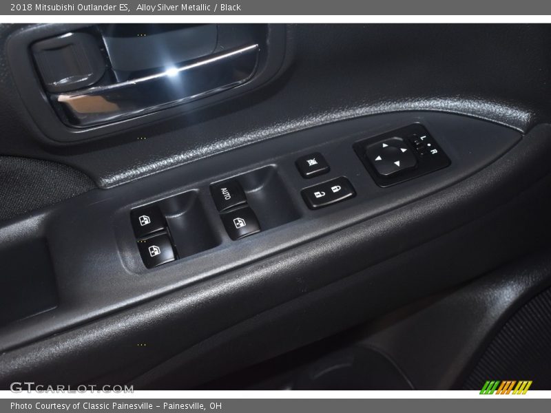 Alloy Silver Metallic / Black 2018 Mitsubishi Outlander ES