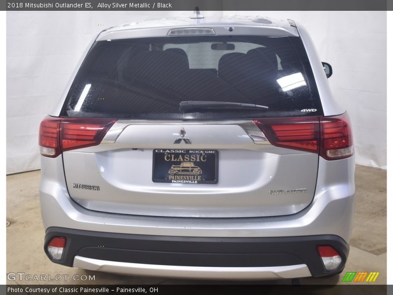 Alloy Silver Metallic / Black 2018 Mitsubishi Outlander ES