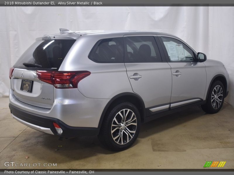 Alloy Silver Metallic / Black 2018 Mitsubishi Outlander ES