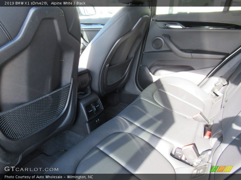 Alpine White / Black 2019 BMW X1 sDrive28i