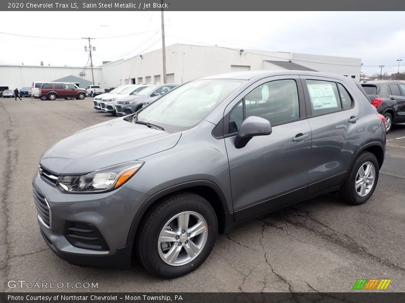 Front 3/4 View of 2020 Trax LS