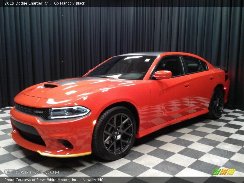 Front 3/4 View of 2019 Charger R/T