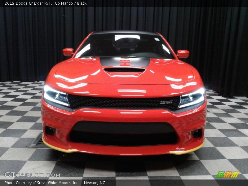 Go Mango / Black 2019 Dodge Charger R/T