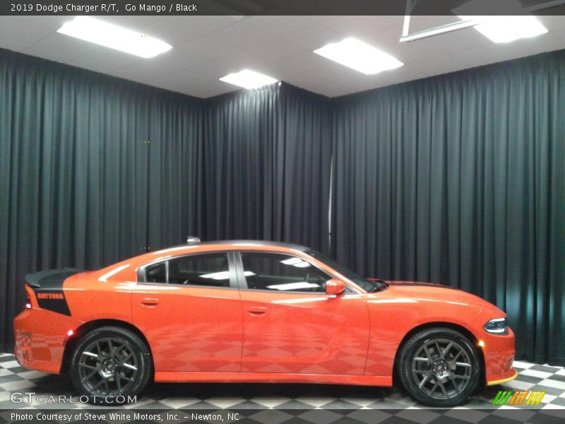 Go Mango / Black 2019 Dodge Charger R/T
