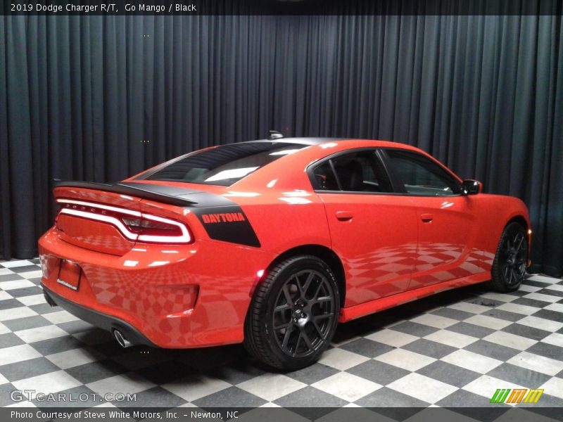 Go Mango / Black 2019 Dodge Charger R/T