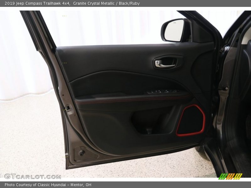 Granite Crystal Metallic / Black/Ruby 2019 Jeep Compass Trailhawk 4x4