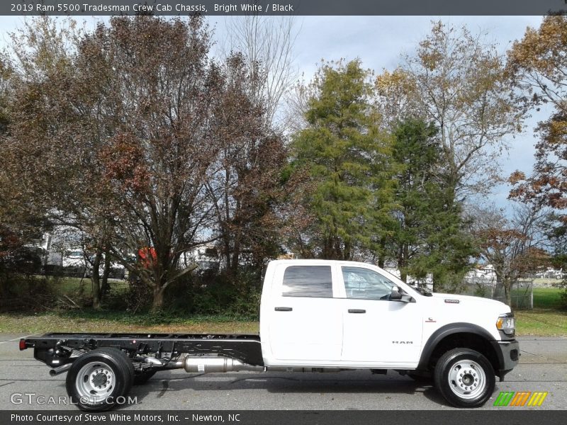 Bright White / Black 2019 Ram 5500 Tradesman Crew Cab Chassis