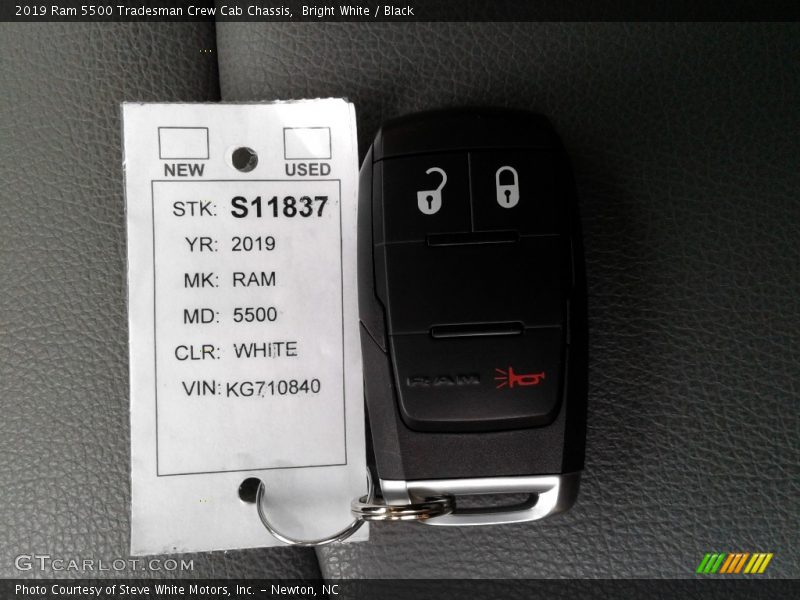 Bright White / Black 2019 Ram 5500 Tradesman Crew Cab Chassis