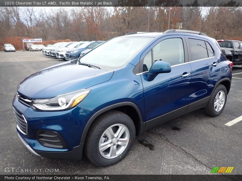 Front 3/4 View of 2020 Trax LT AWD