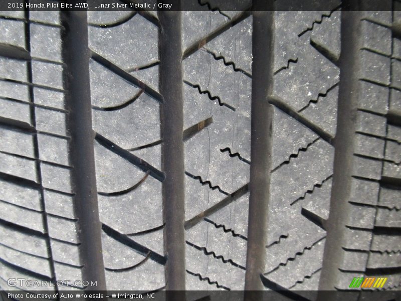 Lunar Silver Metallic / Gray 2019 Honda Pilot Elite AWD