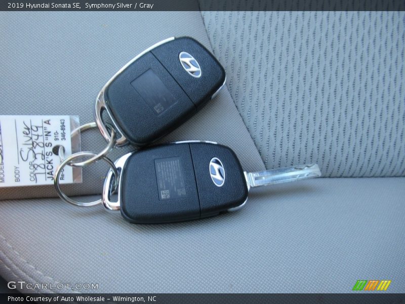 Symphony Silver / Gray 2019 Hyundai Sonata SE
