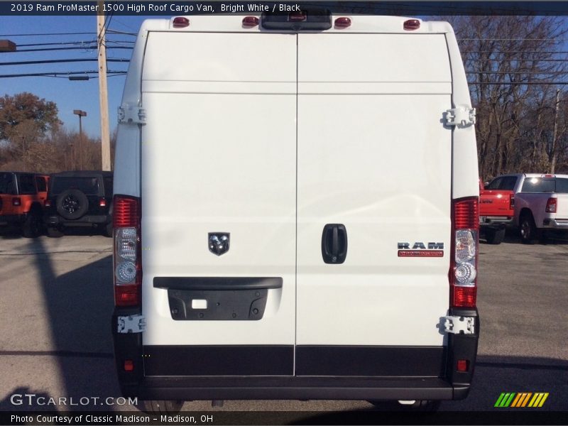 Bright White / Black 2019 Ram ProMaster 1500 High Roof Cargo Van