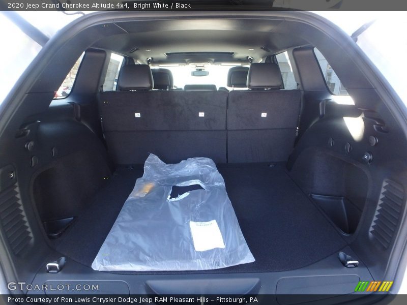 Bright White / Black 2020 Jeep Grand Cherokee Altitude 4x4