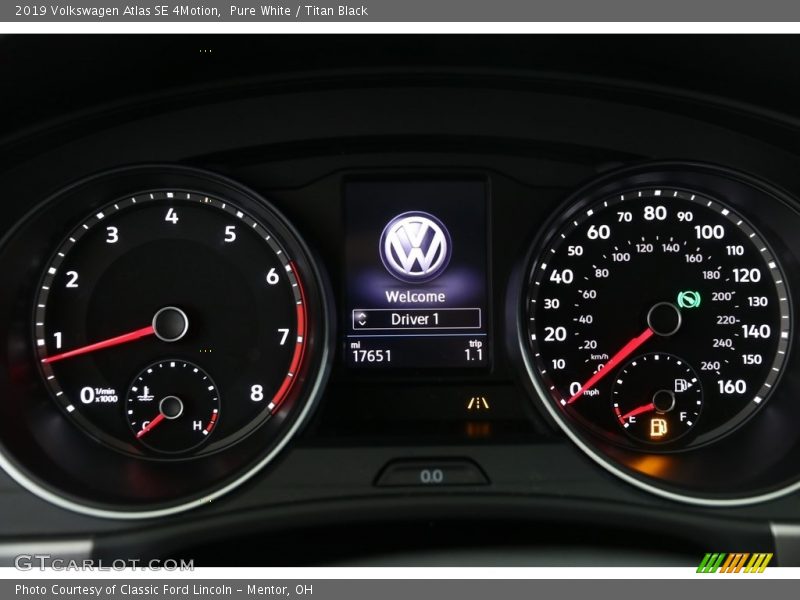 Pure White / Titan Black 2019 Volkswagen Atlas SE 4Motion