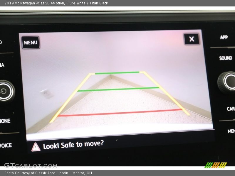 Pure White / Titan Black 2019 Volkswagen Atlas SE 4Motion