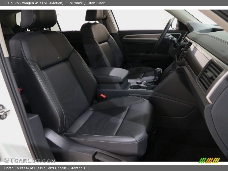 Pure White / Titan Black 2019 Volkswagen Atlas SE 4Motion