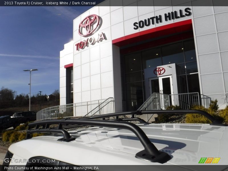 Iceberg White / Dark Charcoal 2013 Toyota FJ Cruiser