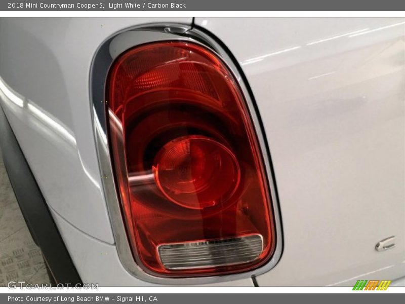Light White / Carbon Black 2018 Mini Countryman Cooper S