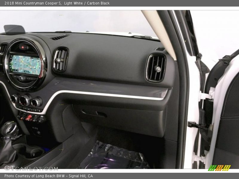 Dashboard of 2018 Countryman Cooper S