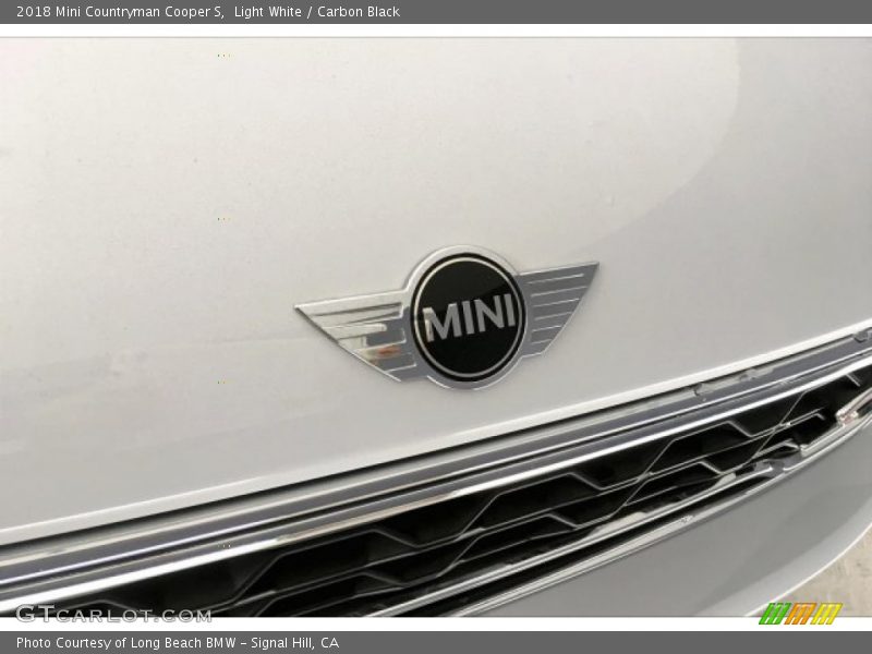 Light White / Carbon Black 2018 Mini Countryman Cooper S