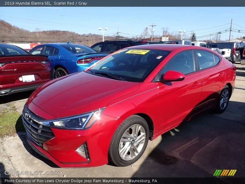 Front 3/4 View of 2019 Elantra SEL