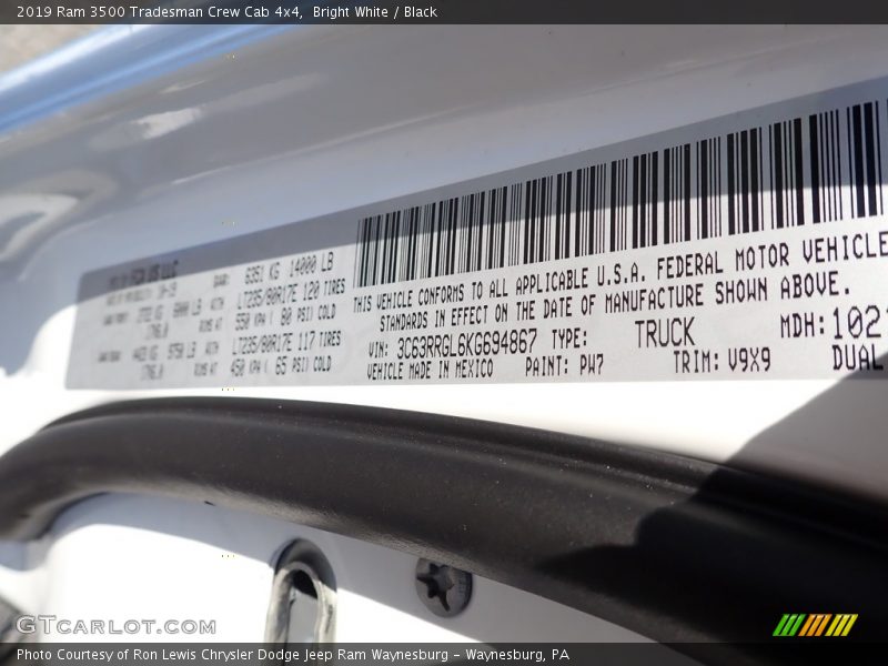 Bright White / Black 2019 Ram 3500 Tradesman Crew Cab 4x4