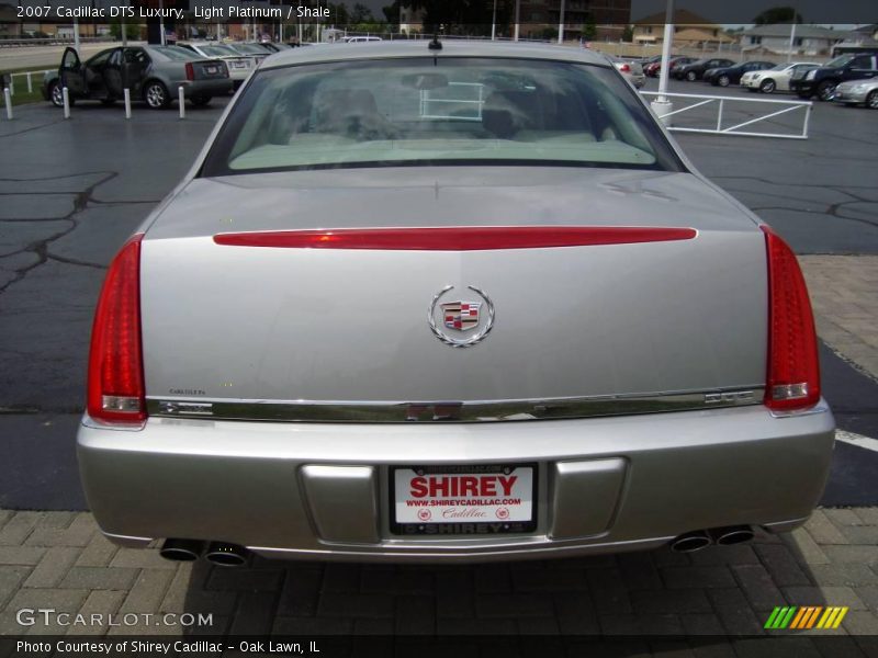Light Platinum / Shale 2007 Cadillac DTS Luxury