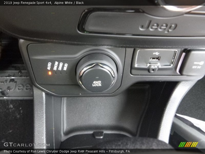 Alpine White / Black 2019 Jeep Renegade Sport 4x4