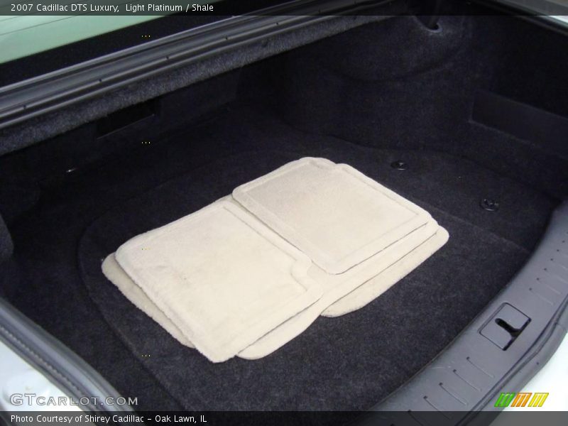 Light Platinum / Shale 2007 Cadillac DTS Luxury