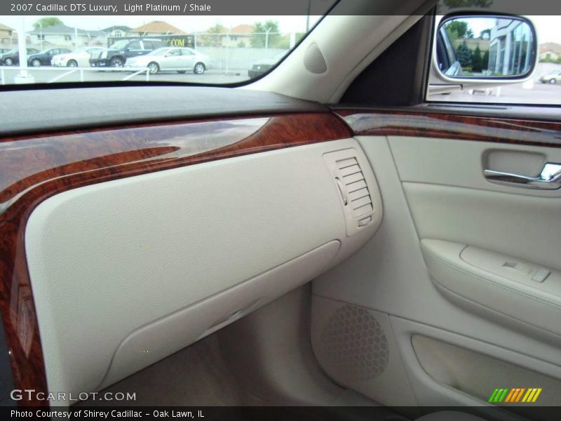 Light Platinum / Shale 2007 Cadillac DTS Luxury