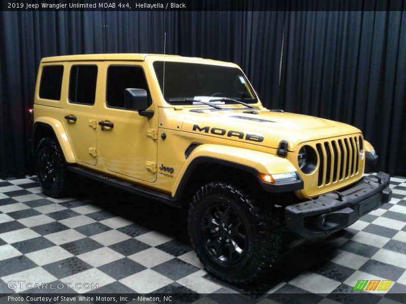 Front 3/4 View of 2019 Wrangler Unlimited MOAB 4x4