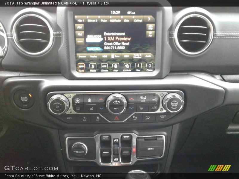 Controls of 2019 Wrangler Unlimited MOAB 4x4