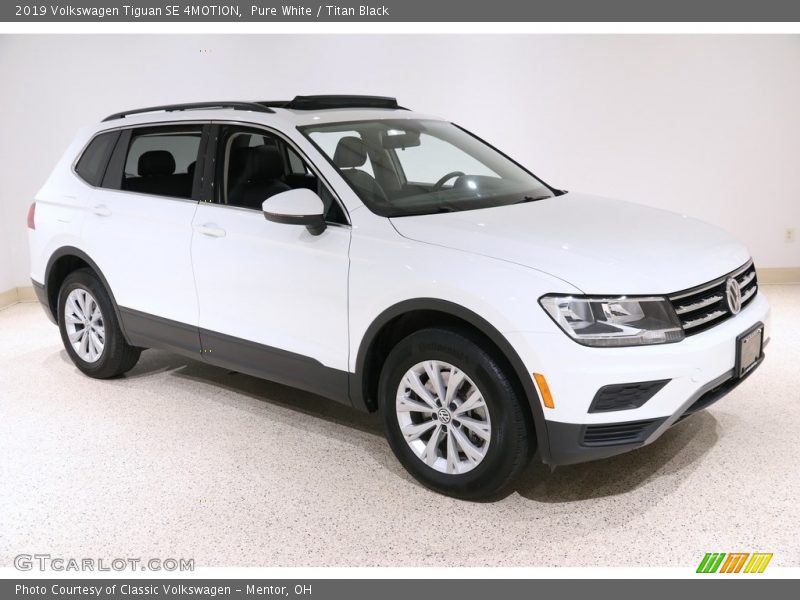 Pure White / Titan Black 2019 Volkswagen Tiguan SE 4MOTION