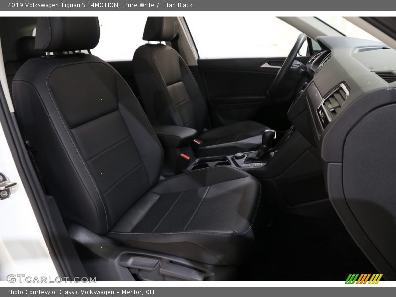 Pure White / Titan Black 2019 Volkswagen Tiguan SE 4MOTION