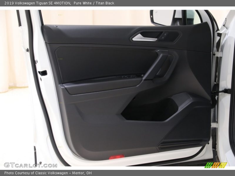 Pure White / Titan Black 2019 Volkswagen Tiguan SE 4MOTION