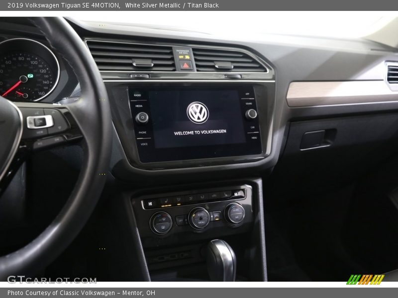 White Silver Metallic / Titan Black 2019 Volkswagen Tiguan SE 4MOTION