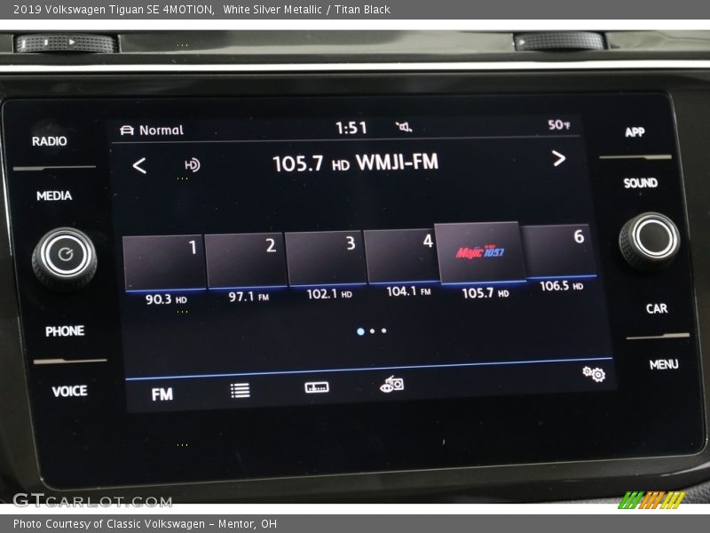 White Silver Metallic / Titan Black 2019 Volkswagen Tiguan SE 4MOTION