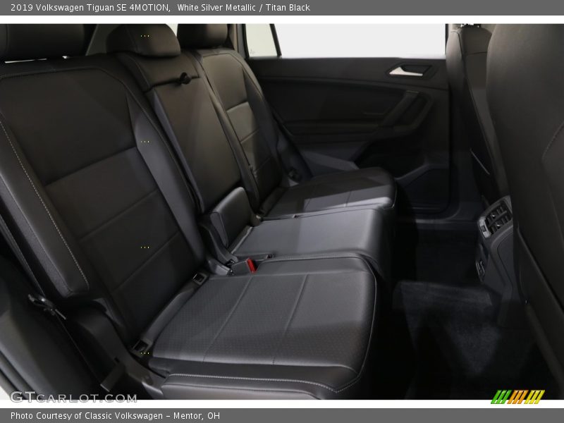 White Silver Metallic / Titan Black 2019 Volkswagen Tiguan SE 4MOTION