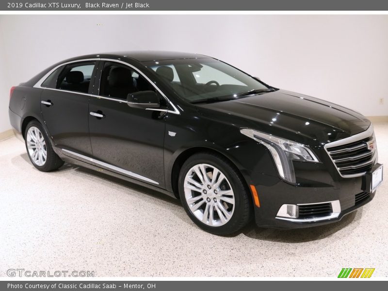 Front 3/4 View of 2019 XTS Luxury