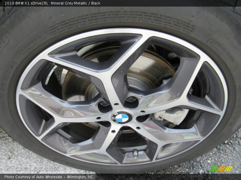 Mineral Grey Metallic / Black 2019 BMW X1 sDrive28i