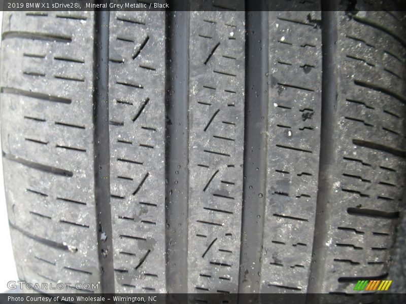 Mineral Grey Metallic / Black 2019 BMW X1 sDrive28i