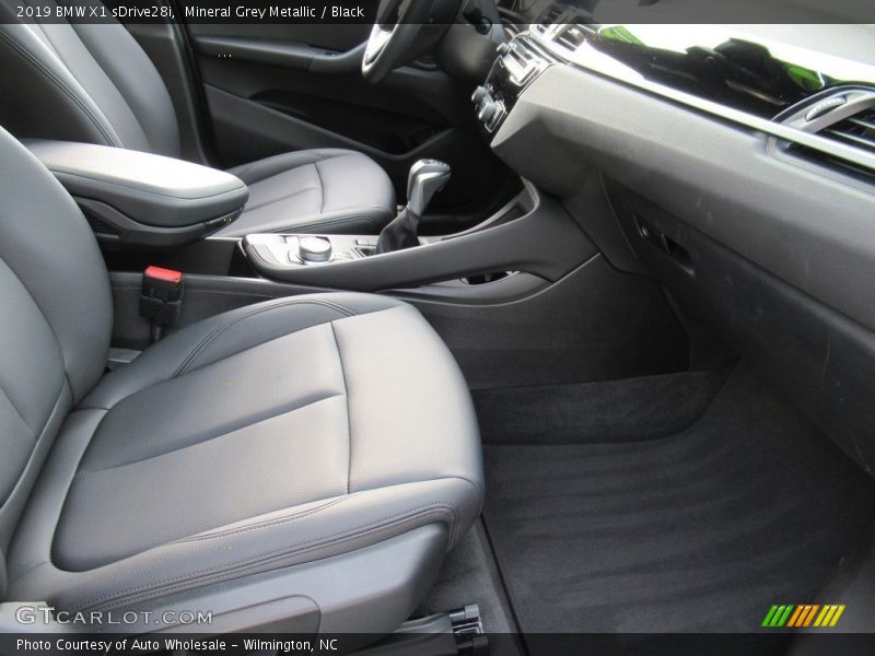 Mineral Grey Metallic / Black 2019 BMW X1 sDrive28i